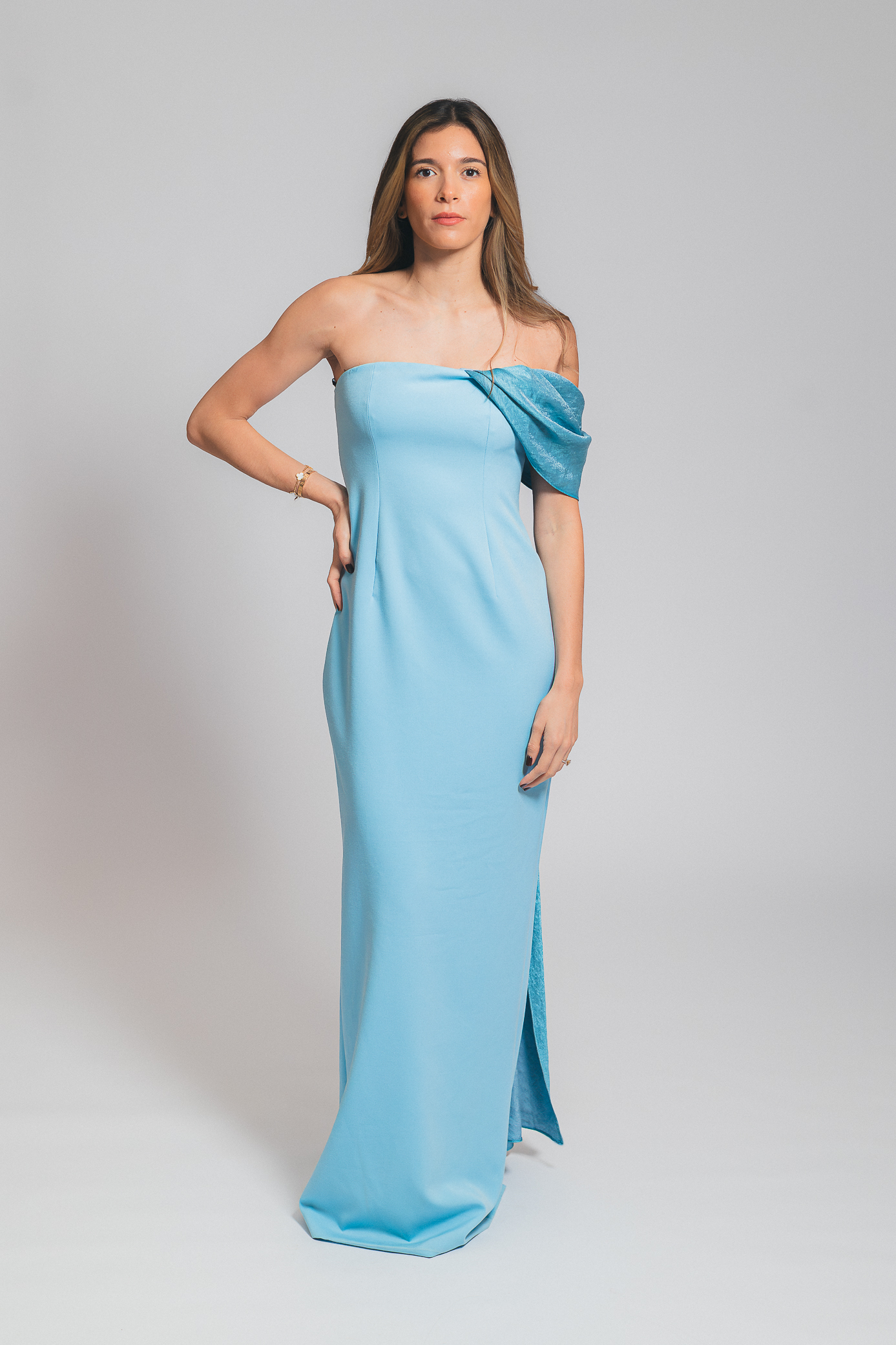 Redondo Brand light blue liso strapple moño