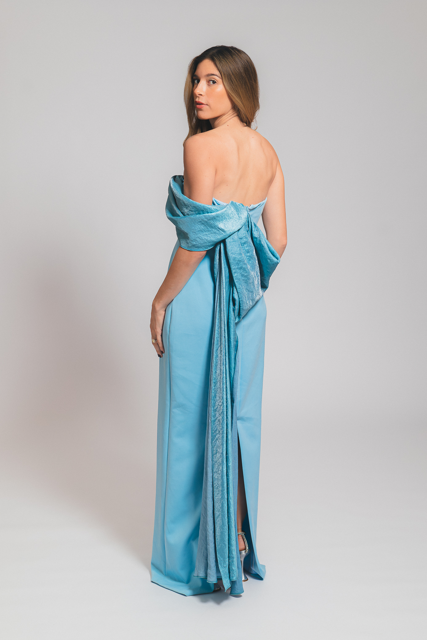 Redondo Brand light blue liso strapple moño - Imagen 2