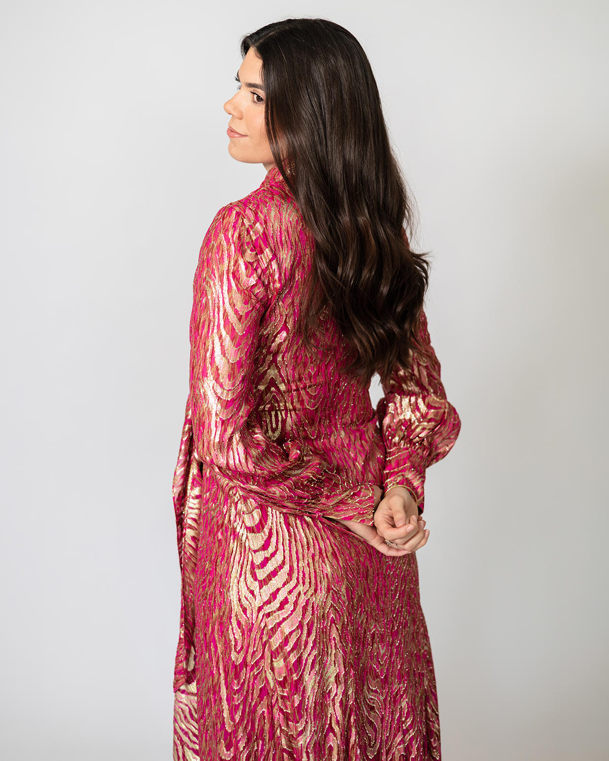 Jonathan Simkhai Gown goldpink manga larga - Imagen 4